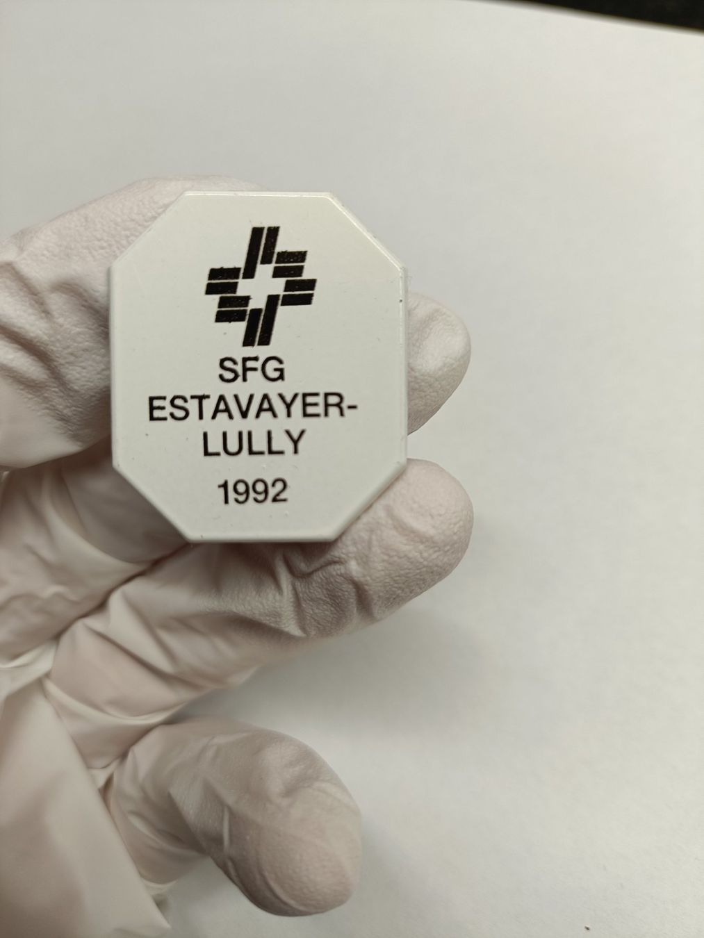 Placchette & Badge: Pin SFG Estavayer-Lully 1992 - Box 35 – Usato da Köniz venduto da Pinscollect