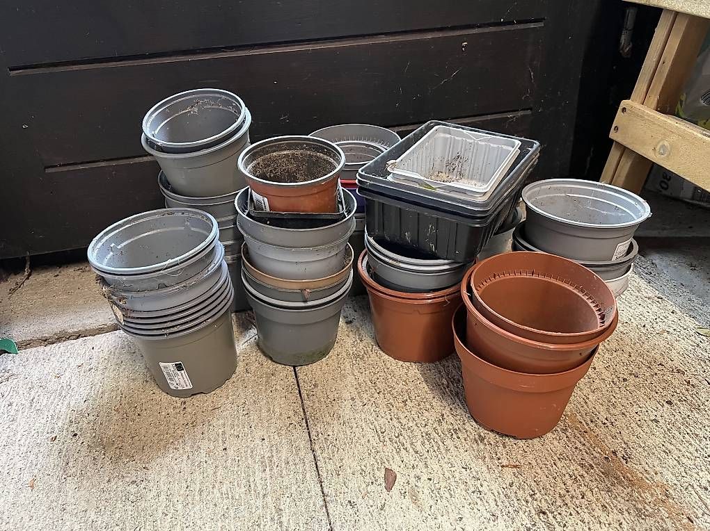 Vasi per fiori: Plastiktöpfchen diverse Grössen Gratis – Usato da Stüsslingen venduto da AlpineHub 1