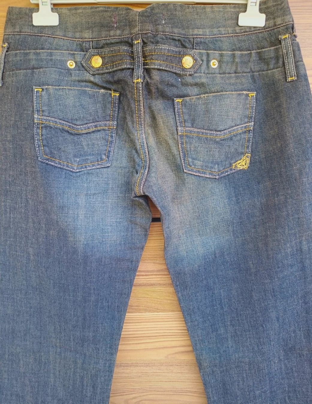 Roxy Jeans: Jean brut délavé Roxy flare taille 30 - Neuf – Neu (gemäss Beschreibung) aus Genève von Brachiopode 2