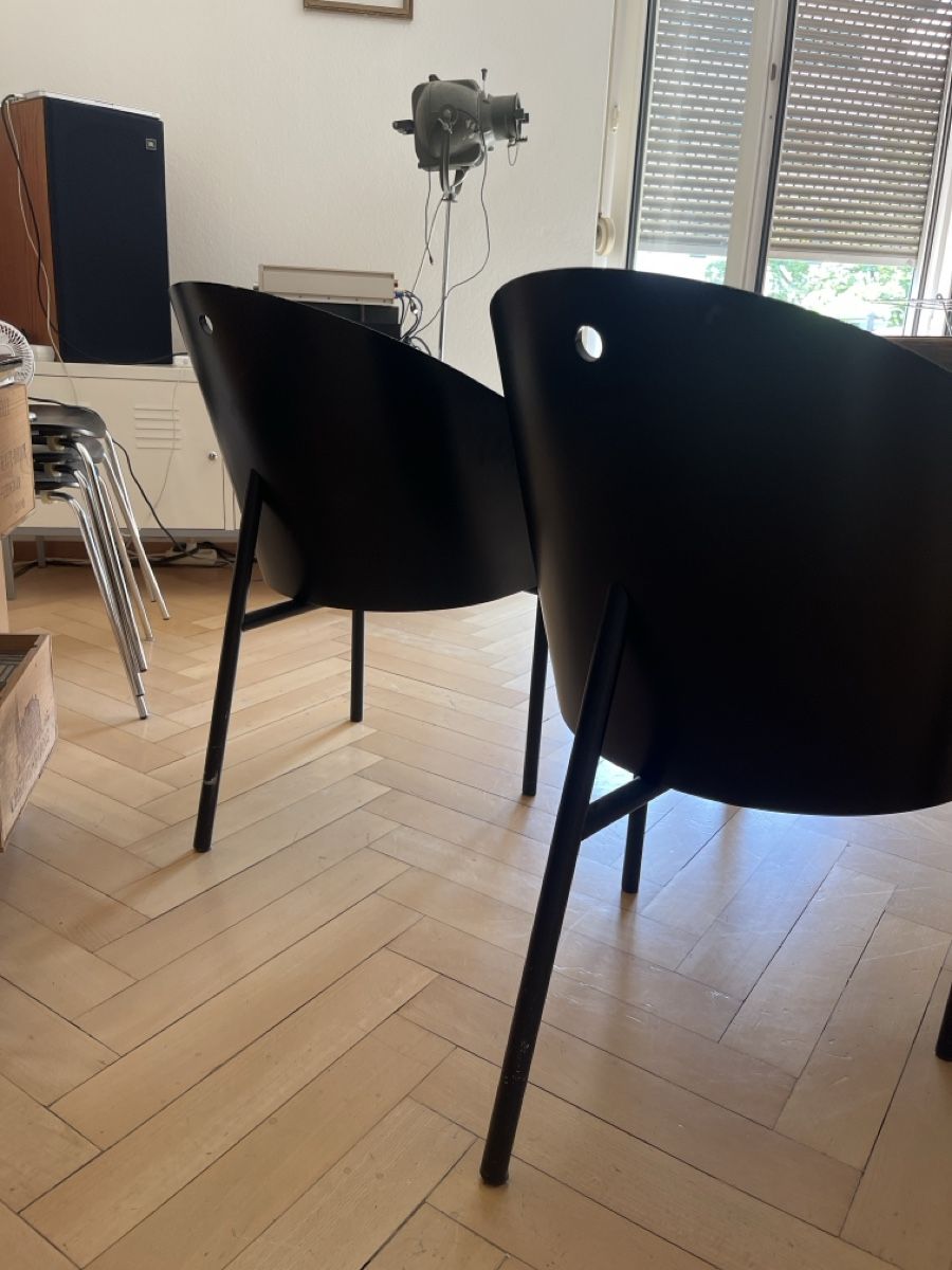 Sedie: Lot de 2 chaises noires structure métal design moderne – Usato da Zürich venduto da gia_7f29 1