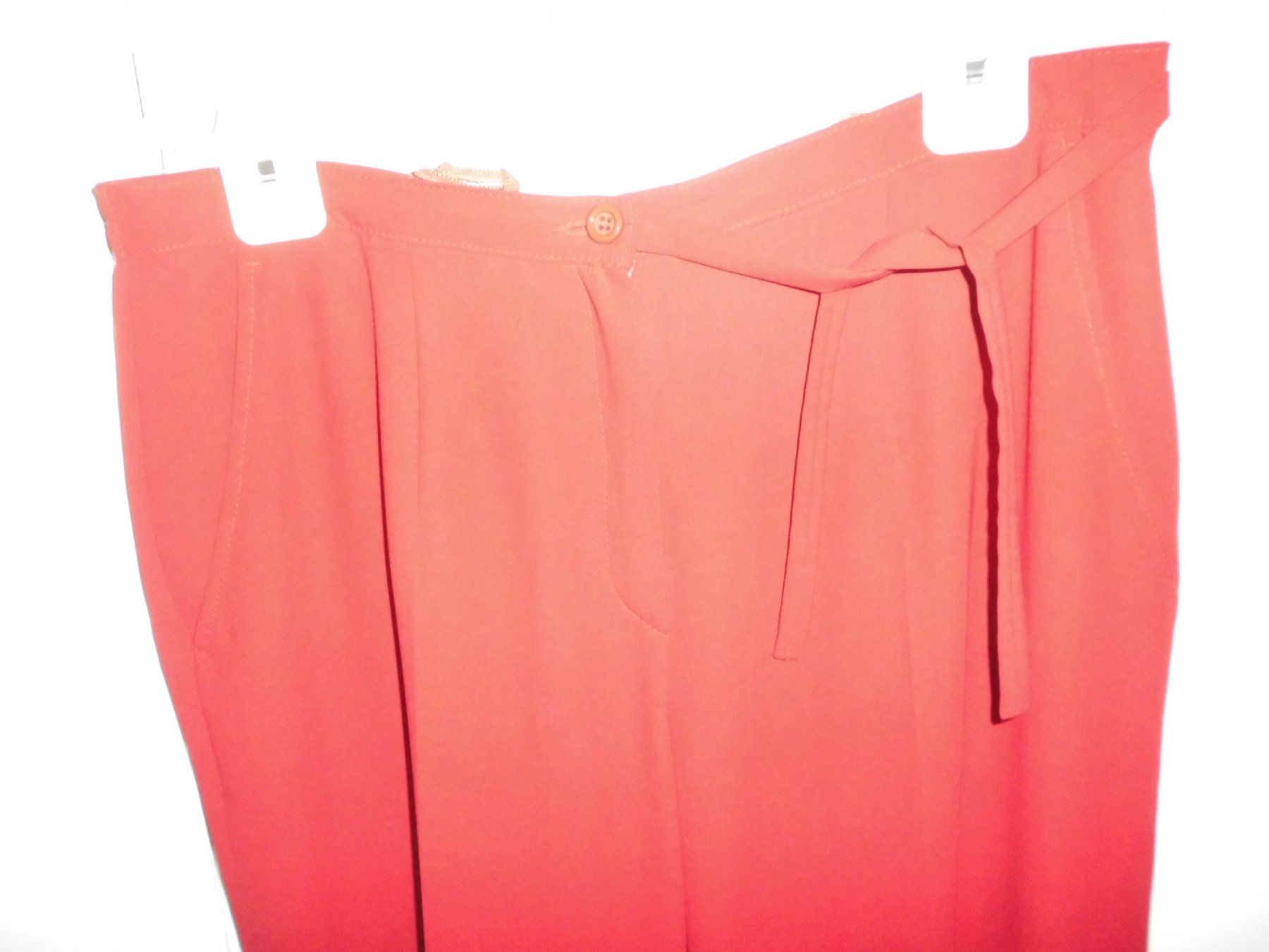 Pantaloni: Pantalon rouge T. 44 – Usato da Marin-Epagnier venduto da Madja 1