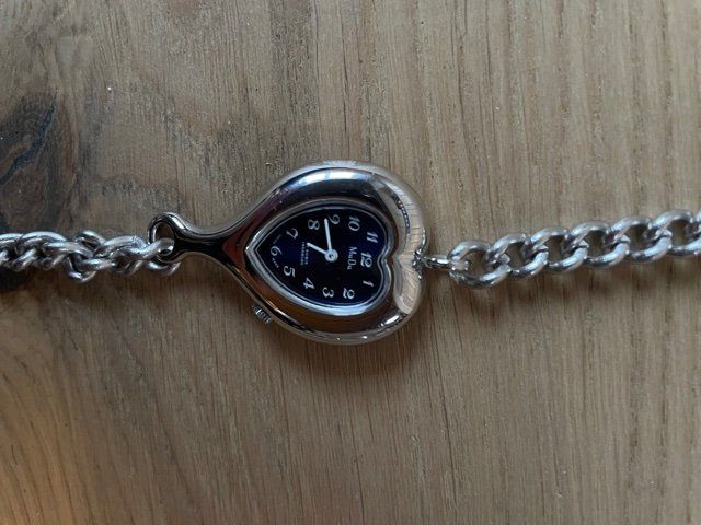 Armbänder & -reifen: Damen Herzarmband-Uhr (mech.) – Gebraucht aus Kriens von Andia63