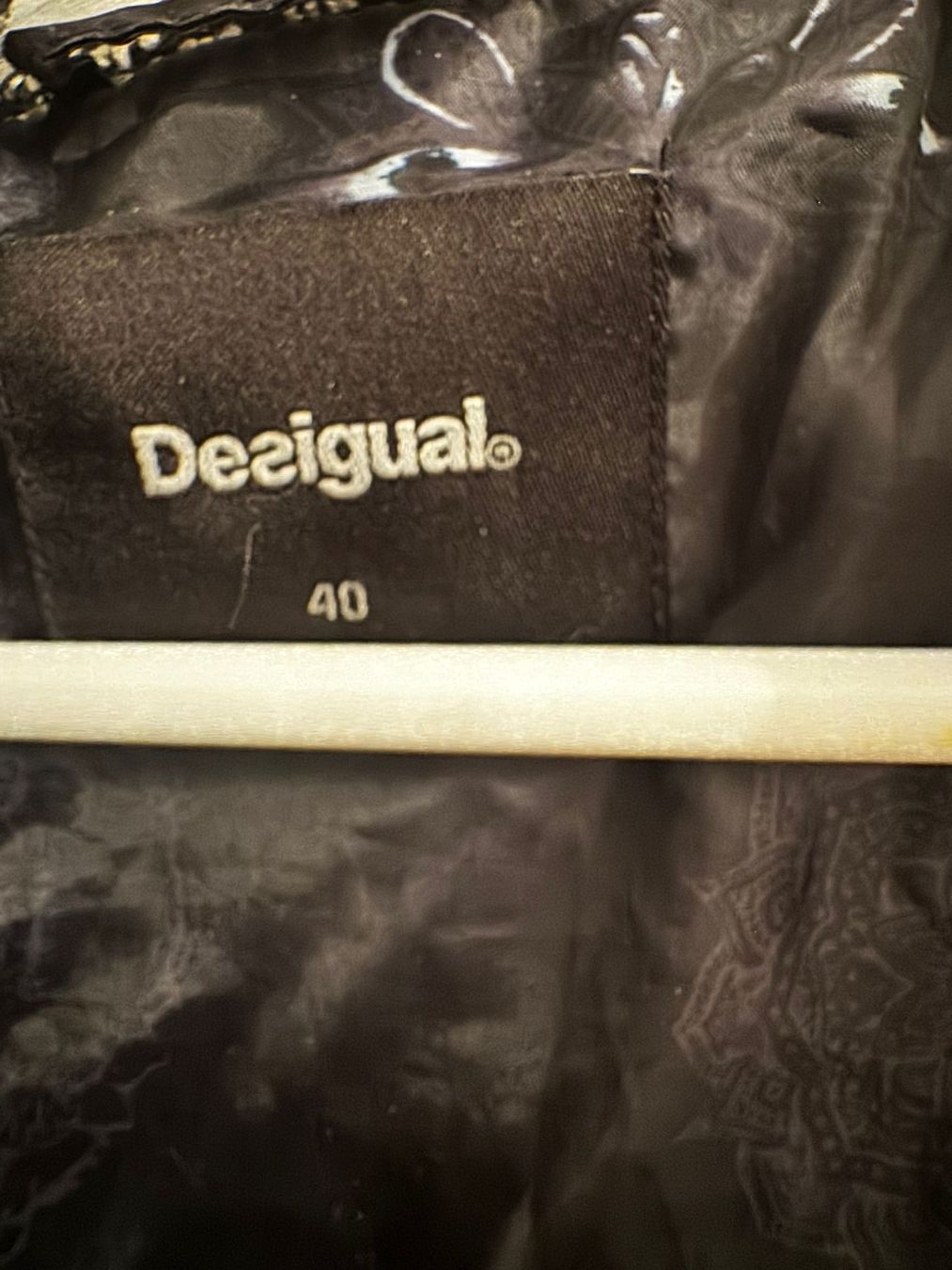 Desigual Jacken: Desigual Jacke, Gr. 40, abnehmbare Ärmel – Gebraucht aus Egg b. Zürich von Brocki_Insel_Egg 3