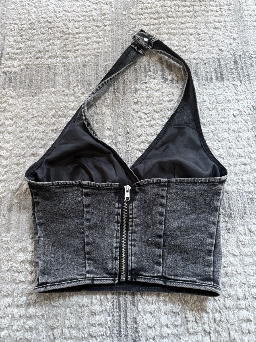 Top: Jeans- Top – Nuovo (secondo la descrizione) da St. Gallen venduto da mel_5g96 1