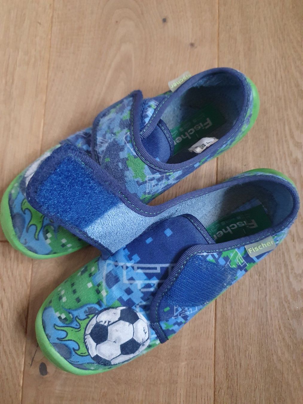 Fischer Scarpe per ragazzi: Hausschuhe, Gr. 32, Fussball Design – Usato da Arni AG venduto da Xalia 1