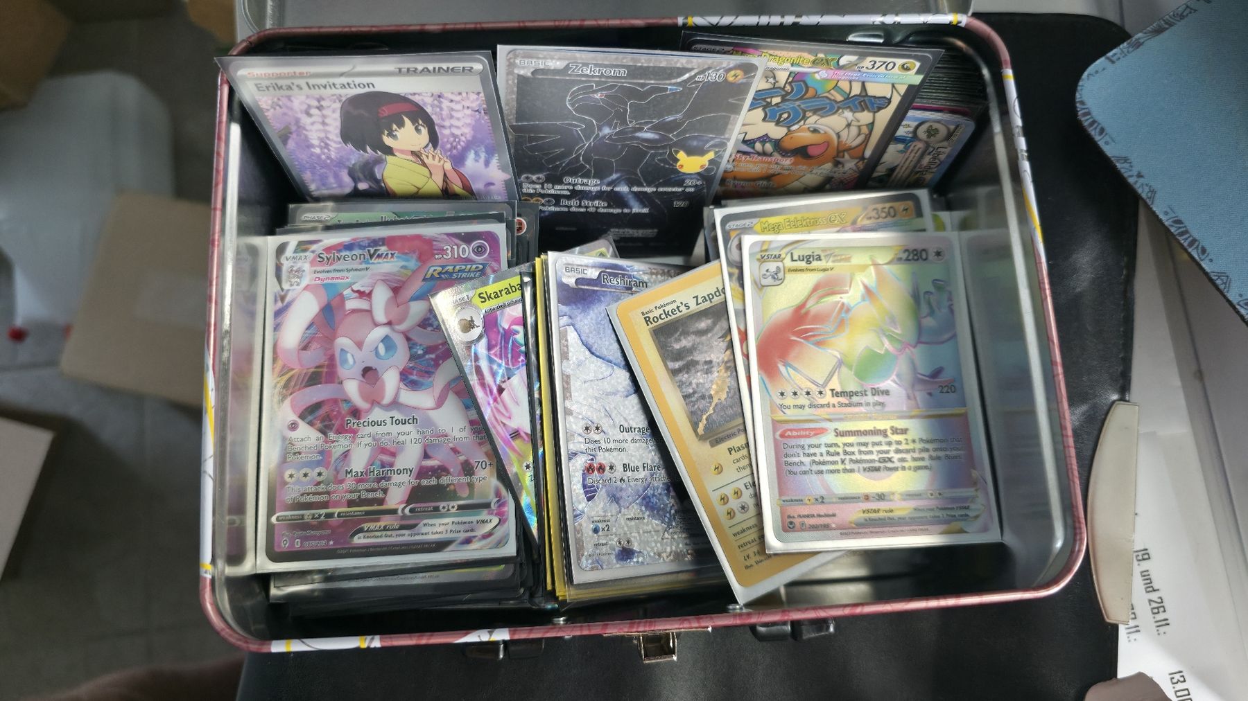 Pokémon Carte collezionabili: Kiste voll mit pokemon Karten 250 stück. Eng und de – Nuovo (secondo la descrizione) da Neftenbach venduto da Raphrazap