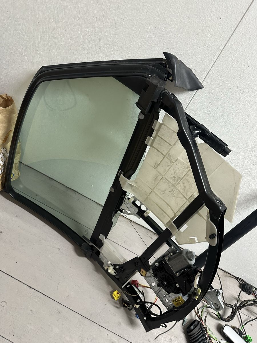 Tutti pezzi di ricambio auto: Scheibe audi a4 s4 hr limo – Usato da Riken AG venduto da Koksu 1