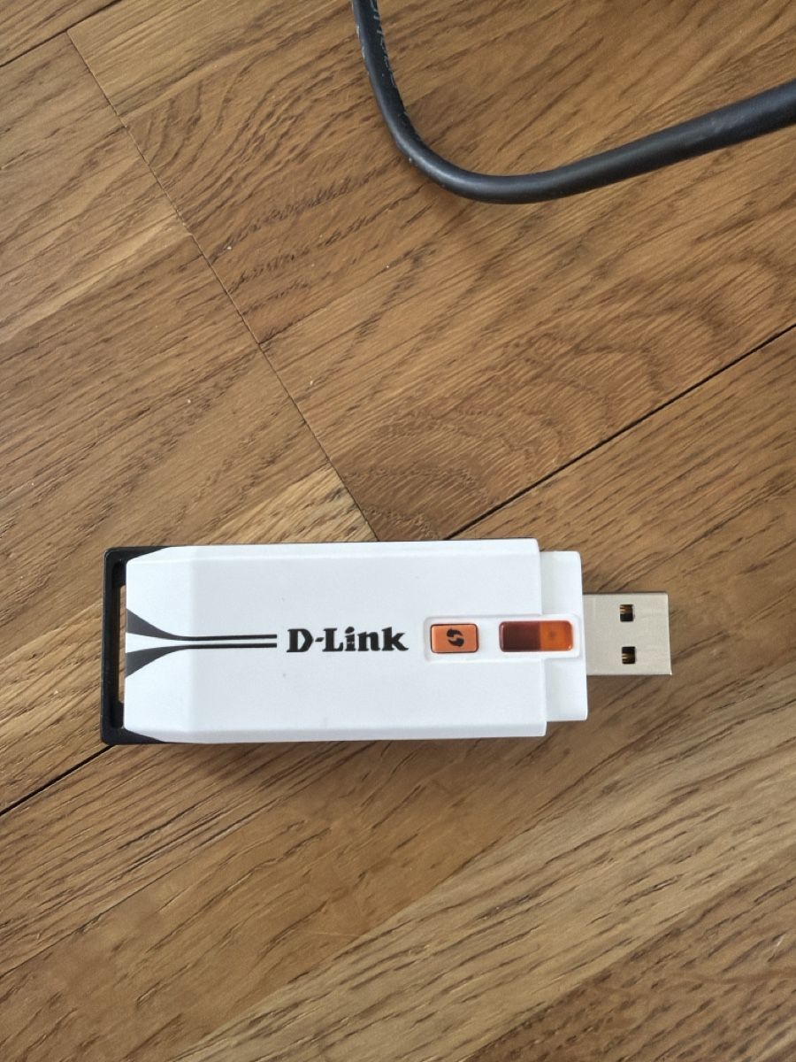 Dlink Laufwerke & Adapter: D-Link Wlan Adapter – Gebraucht aus Zürich von Blume1103 1