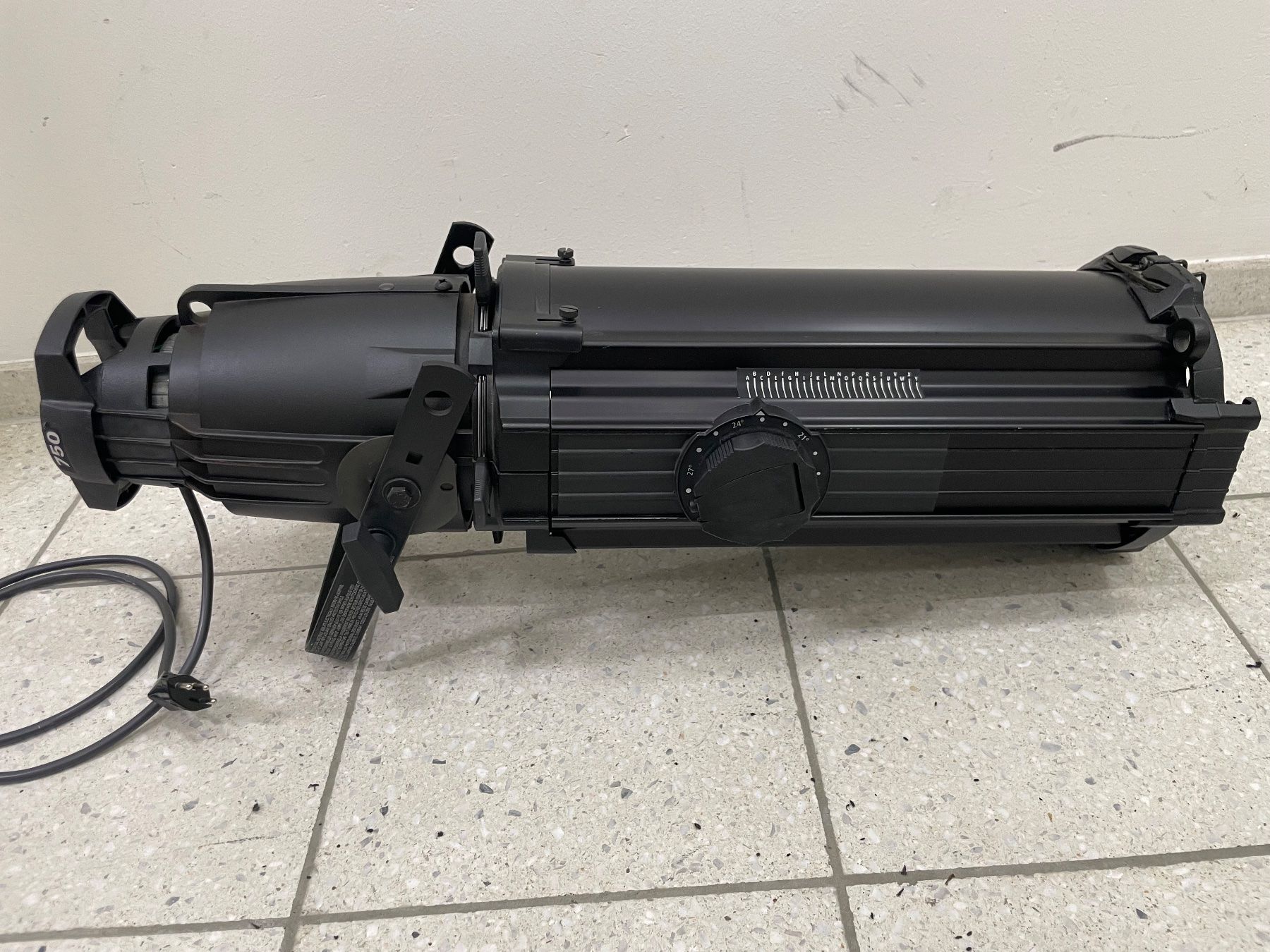 Lampade: Scheinwerfer ETC 750W – Usato da Hittnau venduto da pianokeller