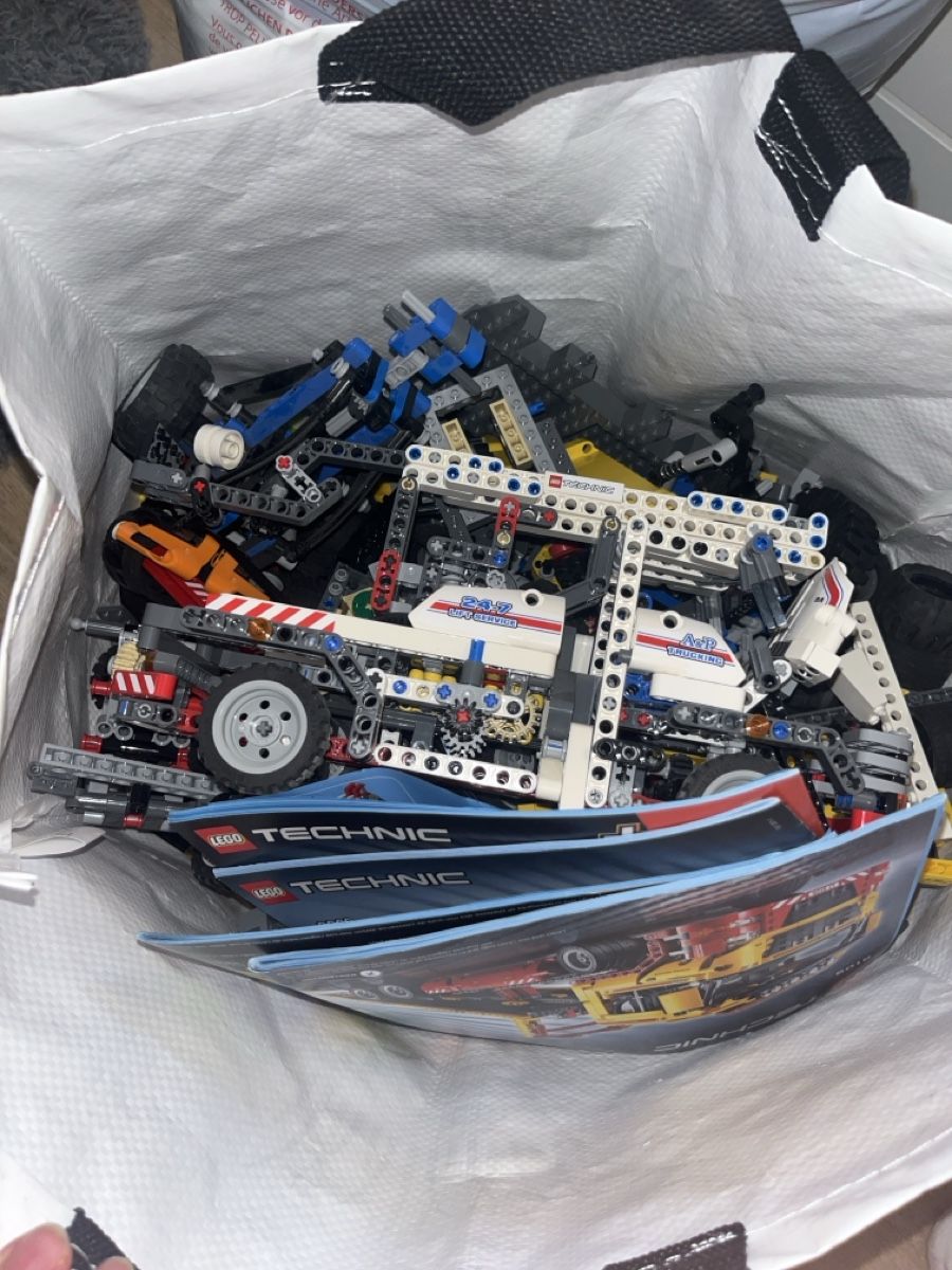 Lego Baukästen: Lego technic 8071 und viele Technic Teile – Gebraucht aus Egg b. Zürich von flo_lpc7