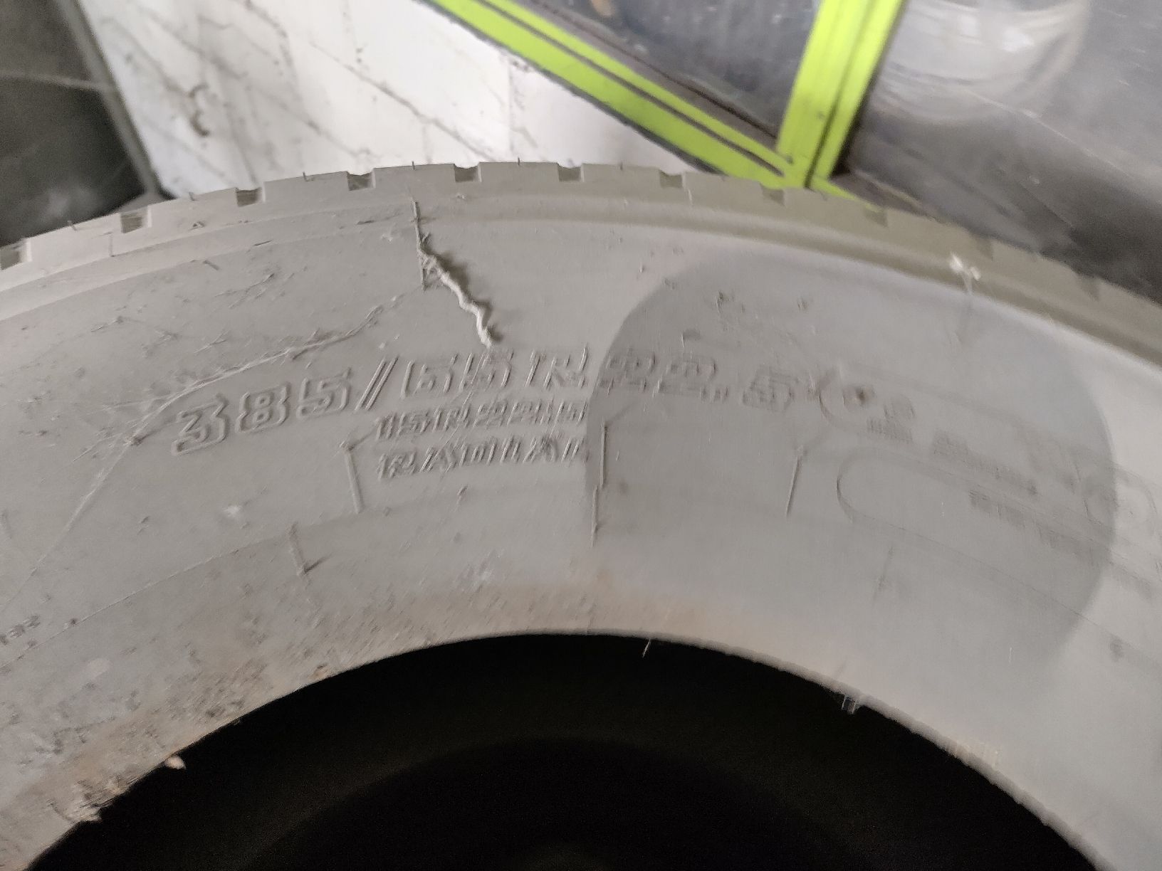 Pneus & Roues: LKW Reifen – D'occasion à Neuendorf par quattro4ever