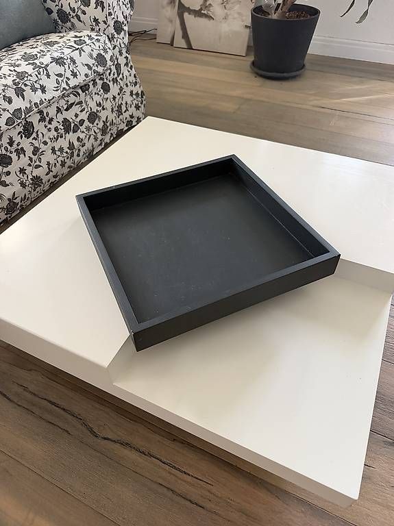 Tavoli: Table basse carrée design gris/blanc – Usato da Epalinges venduto da flo_7p8m 2