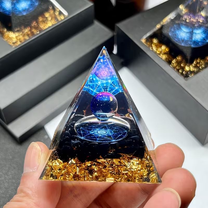Minerali & Pietre curative: Handgefertigte Orgonit-Pyramide mit natürlichen Obsidian-Spl – Nuovo e nell'imballaggio originale da stans venduto da Kapferdesign 3
