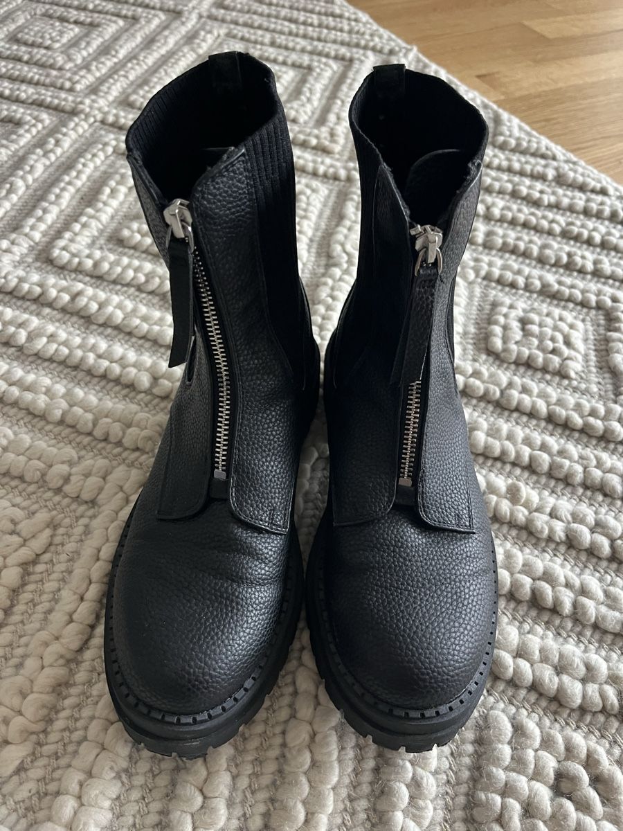 Scarpe da donna: Stiefelette mit Front-Reißverschluss – Usato da Basel venduto da Thirza35
