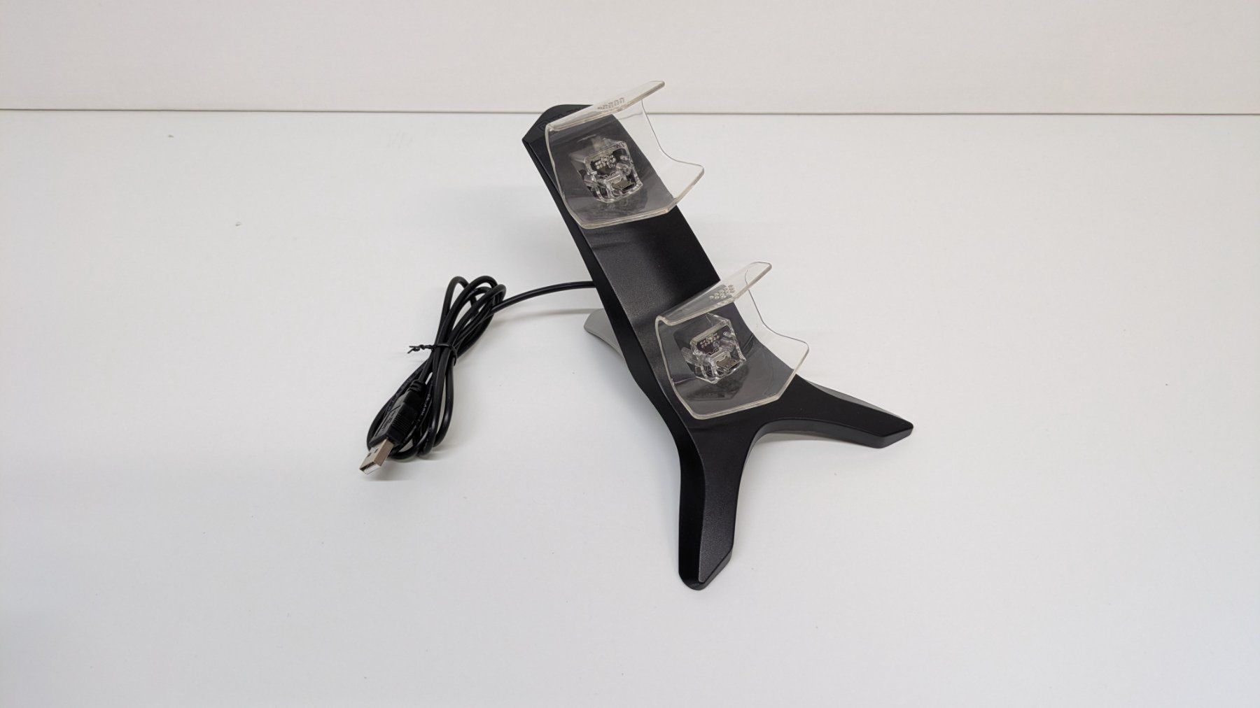 Adattatori & Cavi: Ladestation für PS4 Controller – Usato da Menziken venduto da mame18
