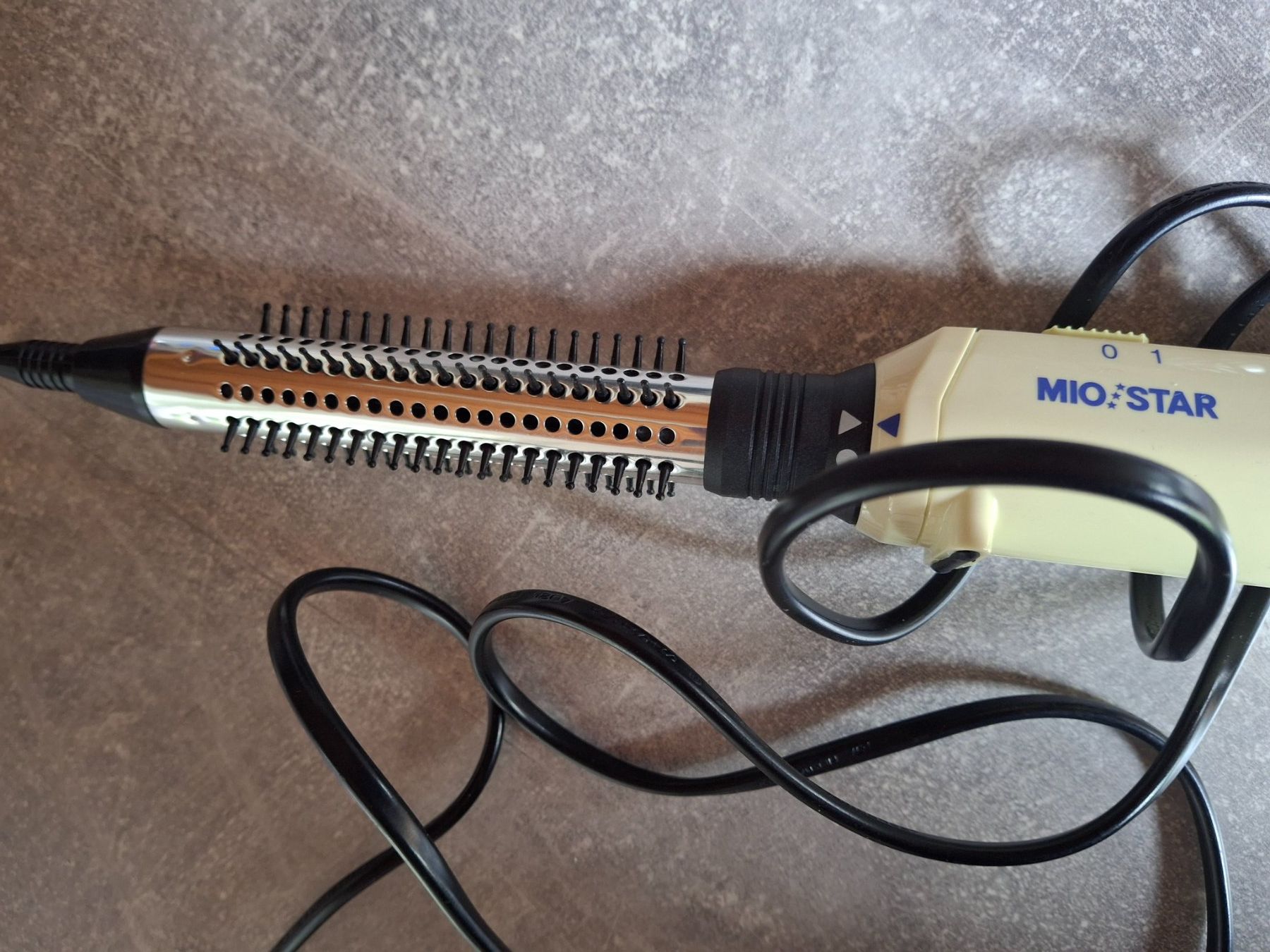 Lockenstäbe & Haarglätter: Brosse chauffante marque Mio Star Migros – Gebraucht aus Villiers von san_jn5w 1