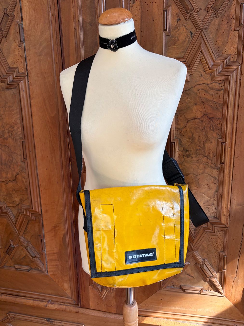 Freitag Taschen: FREITAG Tasche   Farbe: Gelb, Schwarz – Gebraucht aus Interlaken von Bona55