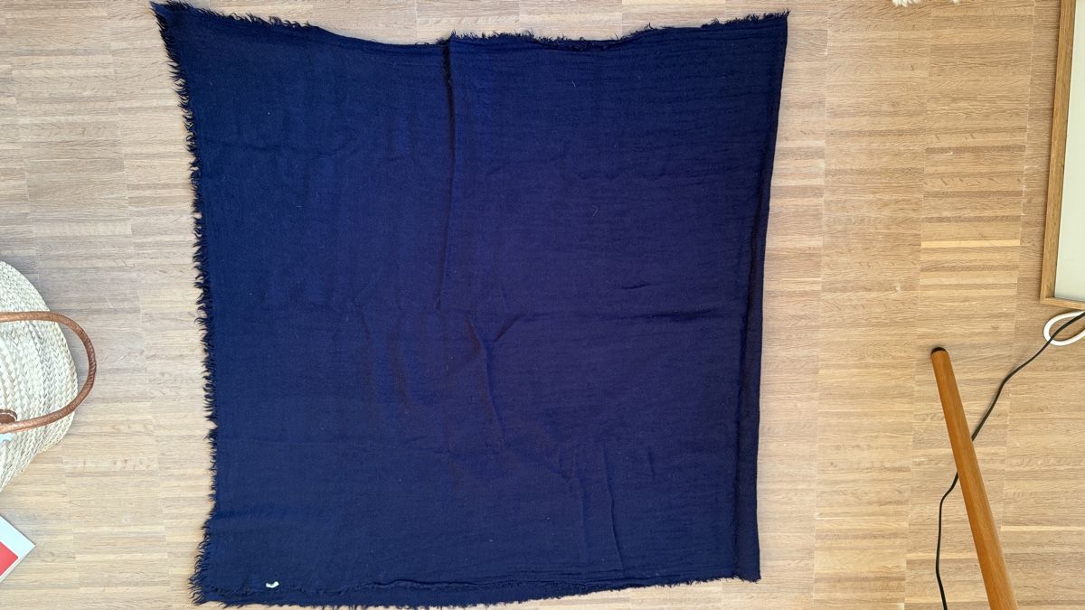 Foulards, Tücher & Schals: Navy Blue Cotton Scarf with Fringes – Gebraucht aus zug von Inaar