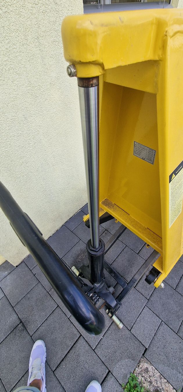 Carrelli elevatori e a forche: Hydraulischer Scherenhubwagen / Hubtischwagen 1000 kg – Usato da Aarau venduto da shq_869r 6