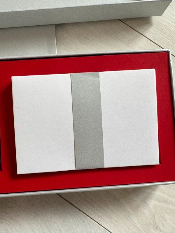 Alle Dekorationen: Gucci Grußkartenbox für Feiertage – Neu und originalverpackt aus Auw von Neo_z2rq 6