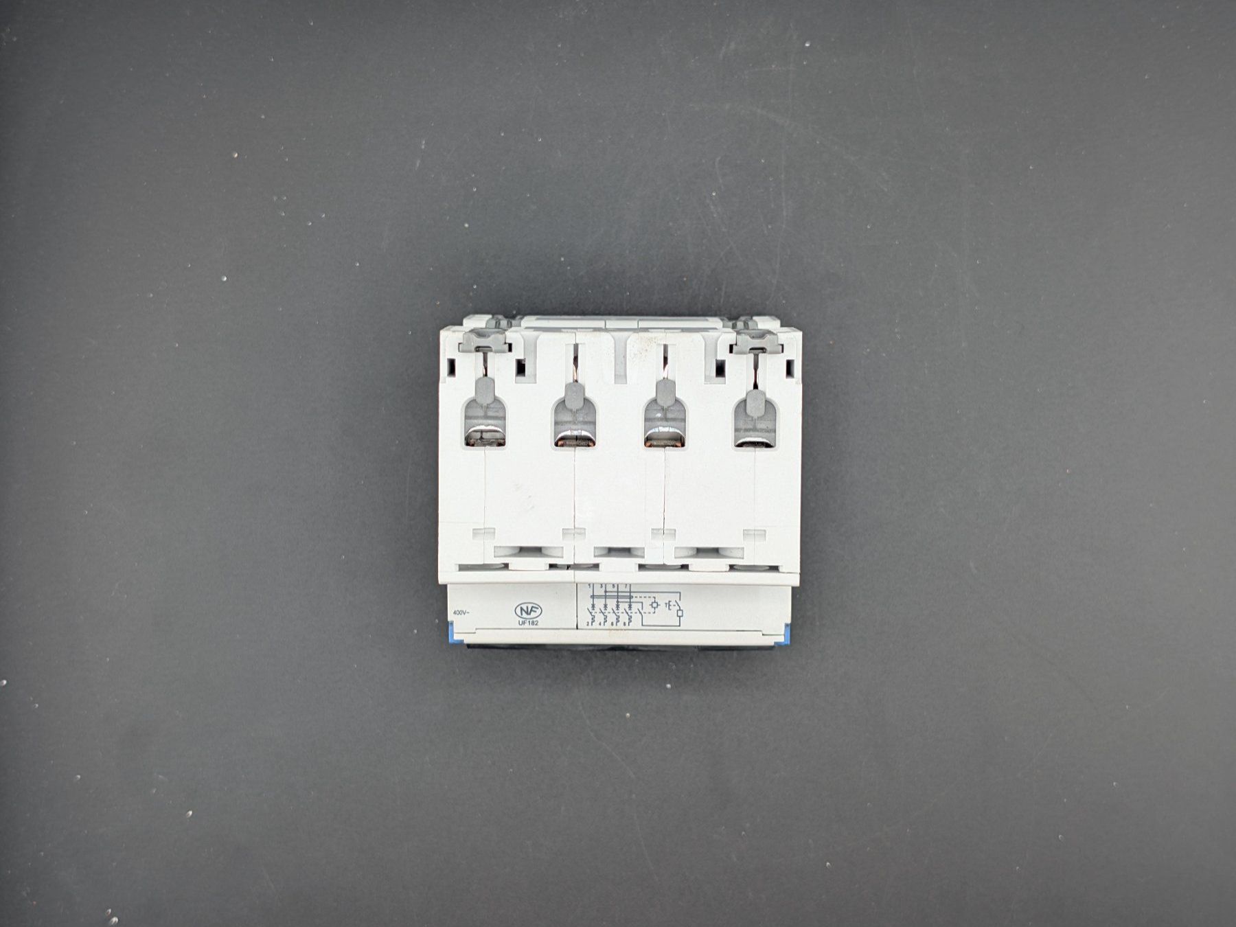 Legrand Interruttori: Legrand 411357 C13 30mA DX3 FI-LS – Usato da Winterthur venduto da Hint17 4