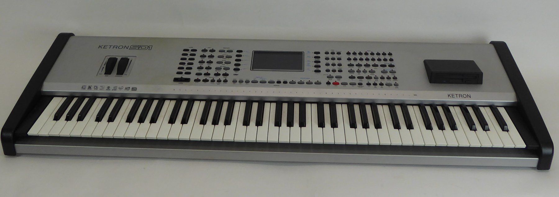 Ketron Musikinstrumente: Ketron SD1 Keyboard in Hardcase – Gebraucht aus Bern von blaukreuz-brocki_BE 1