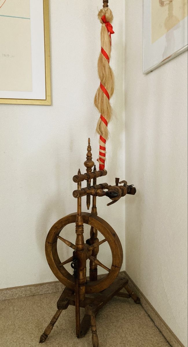 Ruote per filare: Antikes Spinnrad – Usato da Einsiedeln venduto da Fundgrube59 1