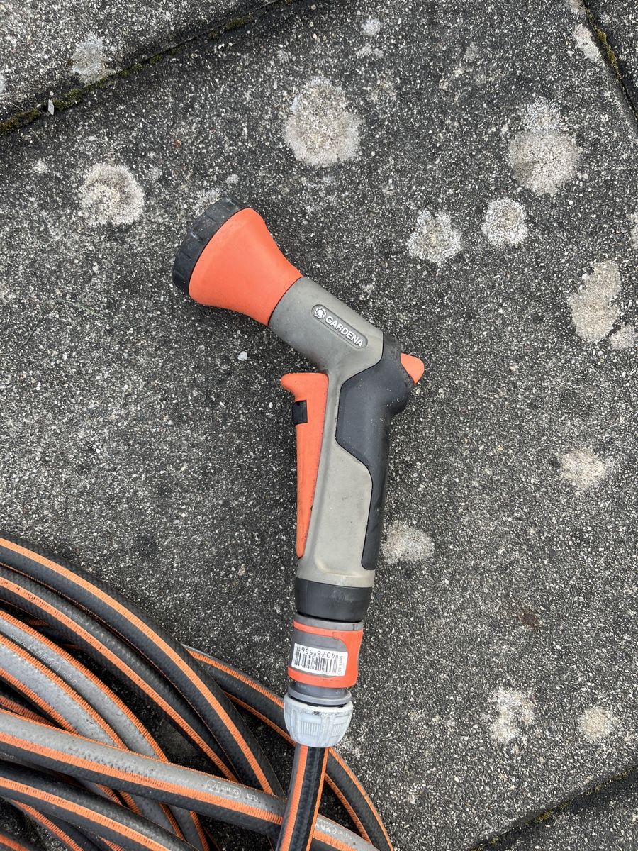 Gardena Tubi & Tubi flessibili: Gartenschlauch ca. 12m inkl. Brause & Adapter – Usato da Zürich venduto da Pestopasta 2