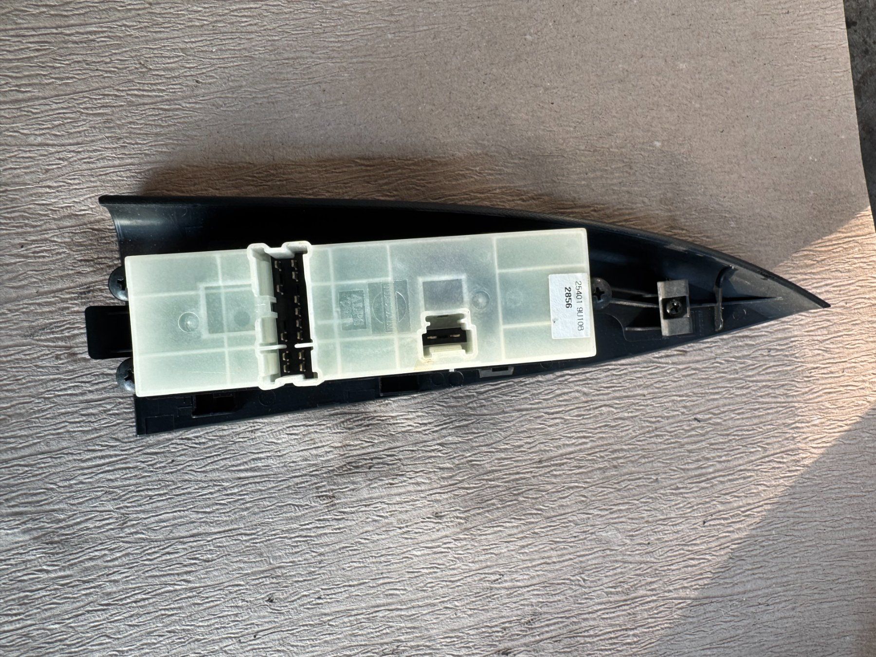 Nissan Tutti pezzi di ricambio auto: Nissan Note E11 Fensterheberschalter + Abdeckung – Usato da Berneck venduto da garagekaufmann 2