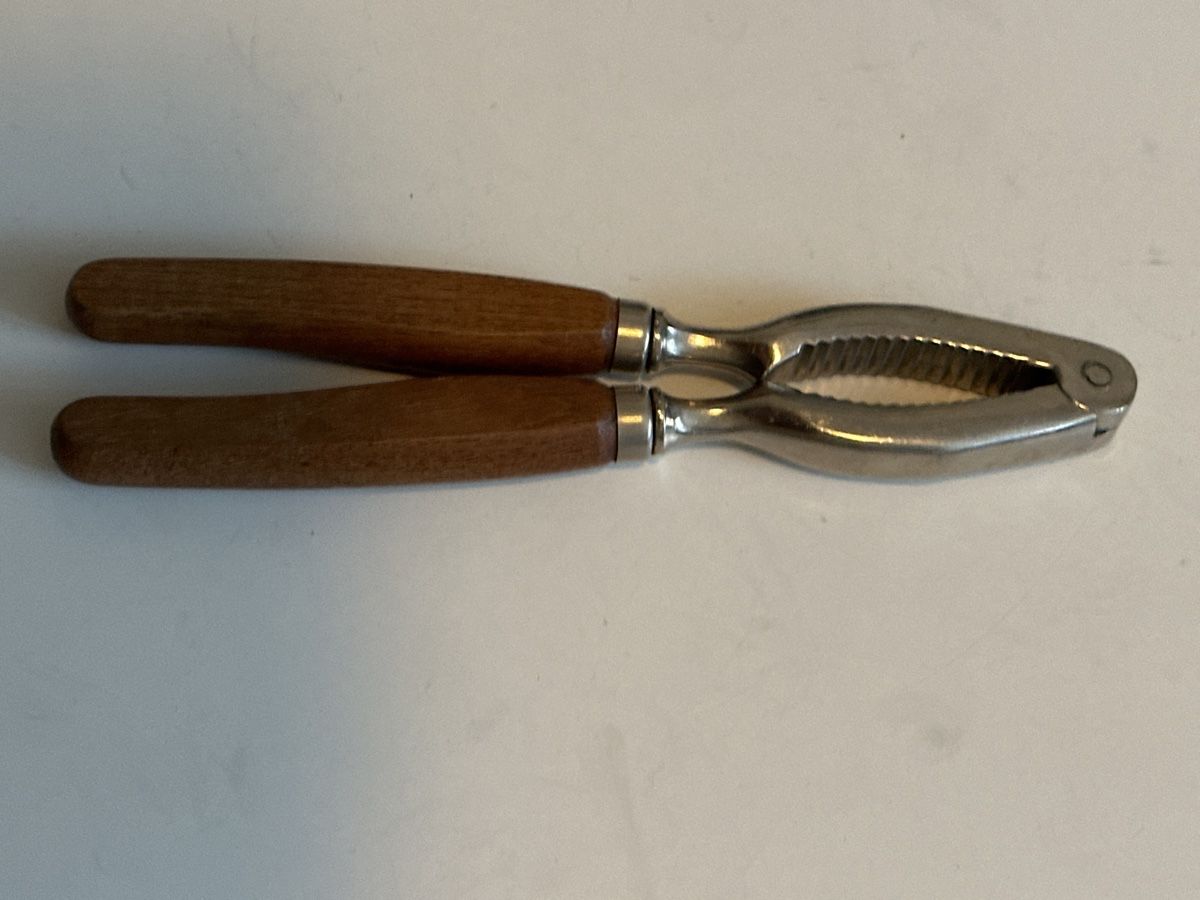 Elettrodomestici da cucina: Nussknacker mit Holzgriffen – Usato da Zürich venduto da Chaeffeler