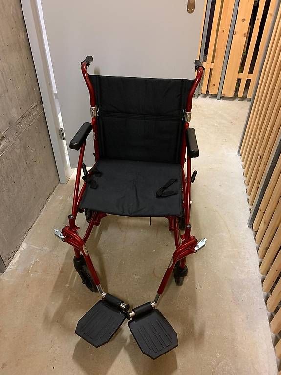 Sedie a rotelle: Fauteuil roulant pliable – Usato da Bretigny-Morrens venduto da seb_r59n 4