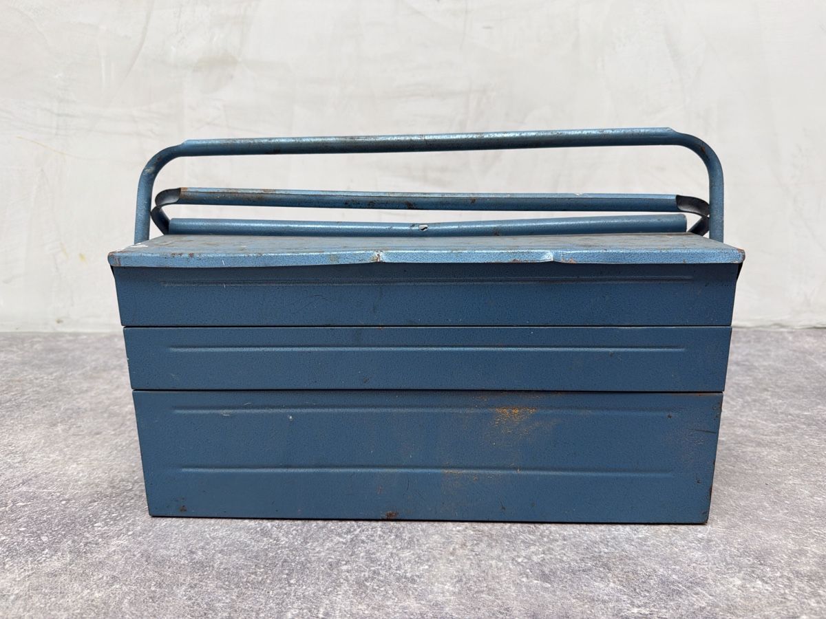Casse di trasporto: Caisse a outils métallique ancienne – Usato da Bulle venduto da ABELiAM 1