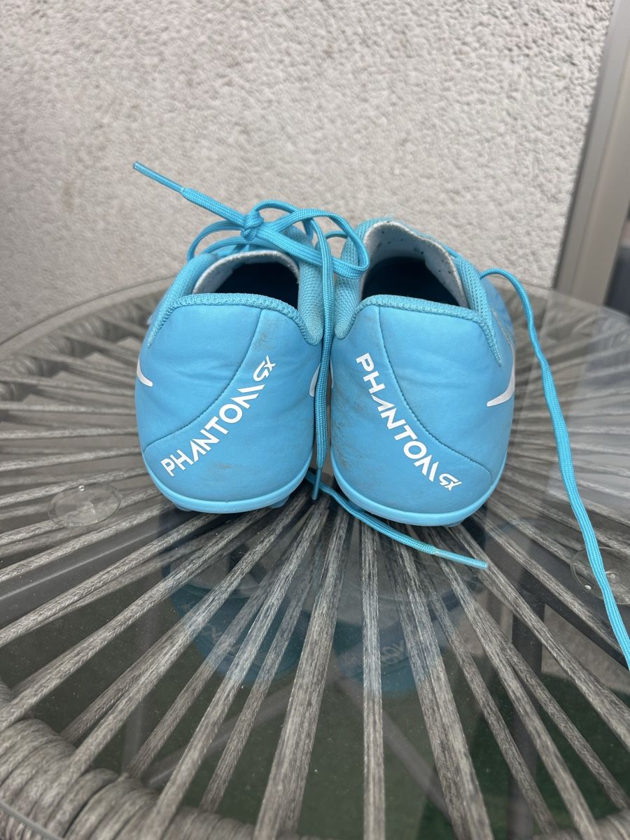 Nike Schuhe für Jungen: Chaussures de football Nike – Gebraucht aus Sierre von art_wqf9 2