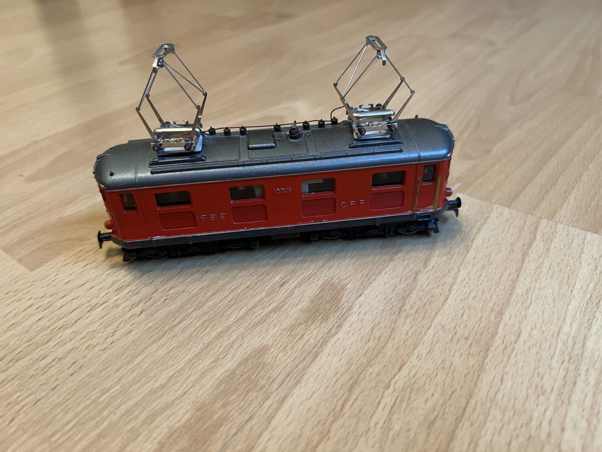 Kleinbahn Modellini di ferrovie: Kleinbahn Lokomotive SBB rot – Usato da Gisikon venduto da ram_78bx