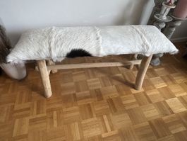 Banc neuf dessus poils de chèvre . 1x 0.30. Acheté 179 fr