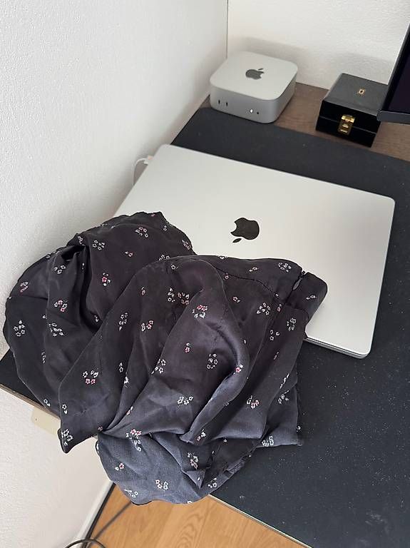 Kooples Camicette: The Kooples - Silk Flower Black Shirt – Usato da Schübelbach venduto da Rahnmont 3