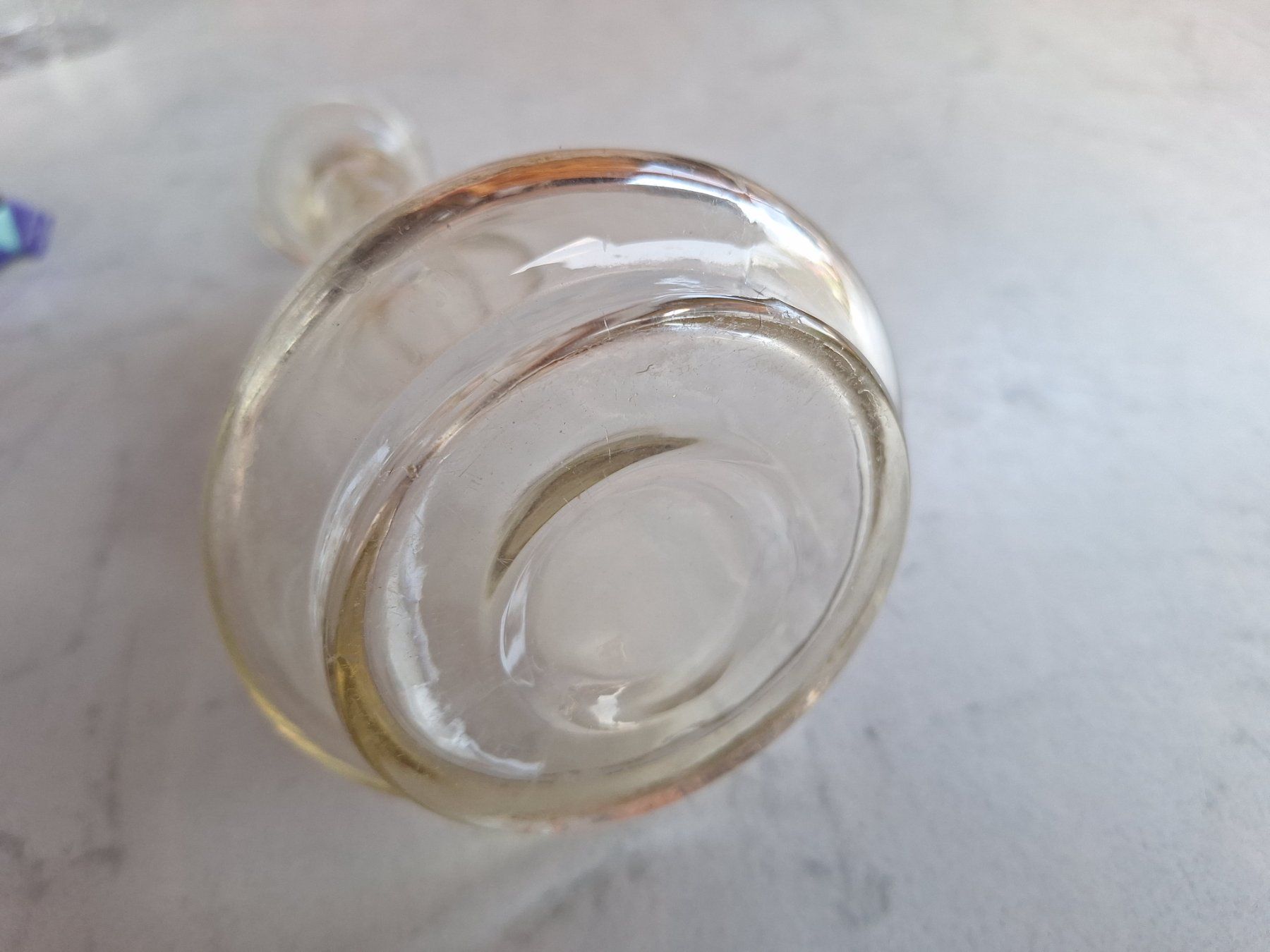 Glasi Hergiswil Caraffe: ANTIKE WEINKARAFFE - NW 1939 - 5 DL- GEEICHT – Usato da Huttwil venduto da Kunterbuntli 2