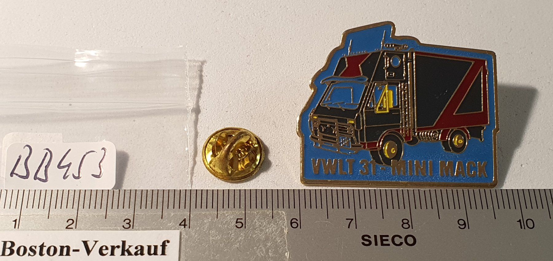 Plaketten & Abzeichen: BB453 - Pin Auto Oldtimer - VWLT 31 - Mini Mack – Gebraucht aus Reinach BL von Boston-Verkauf 1