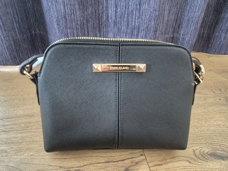 Schwarze River Island Umhängetasche Gold Detail