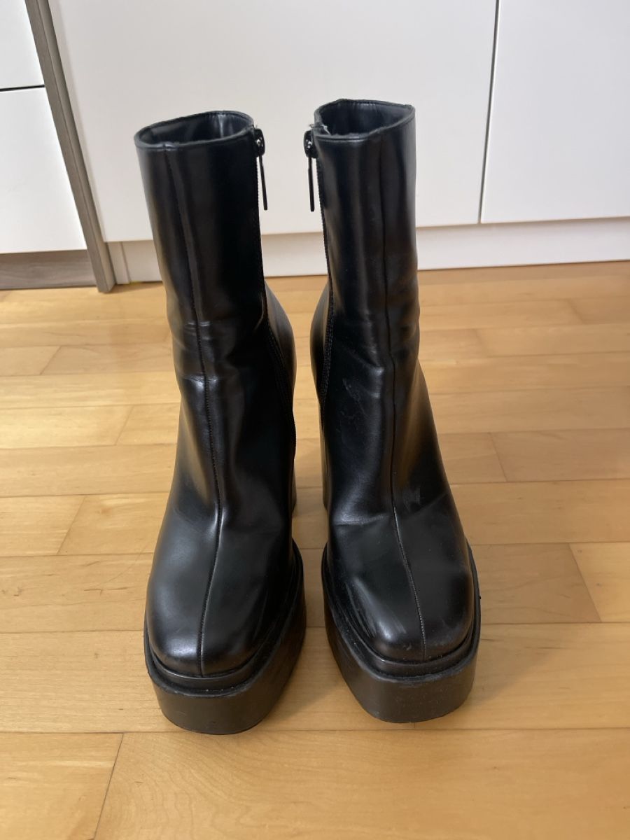 Zara Damenschuhe: Schwarze Plateau Stiefeletten 37 – Gebraucht aus Zürich von Shimmyya 2