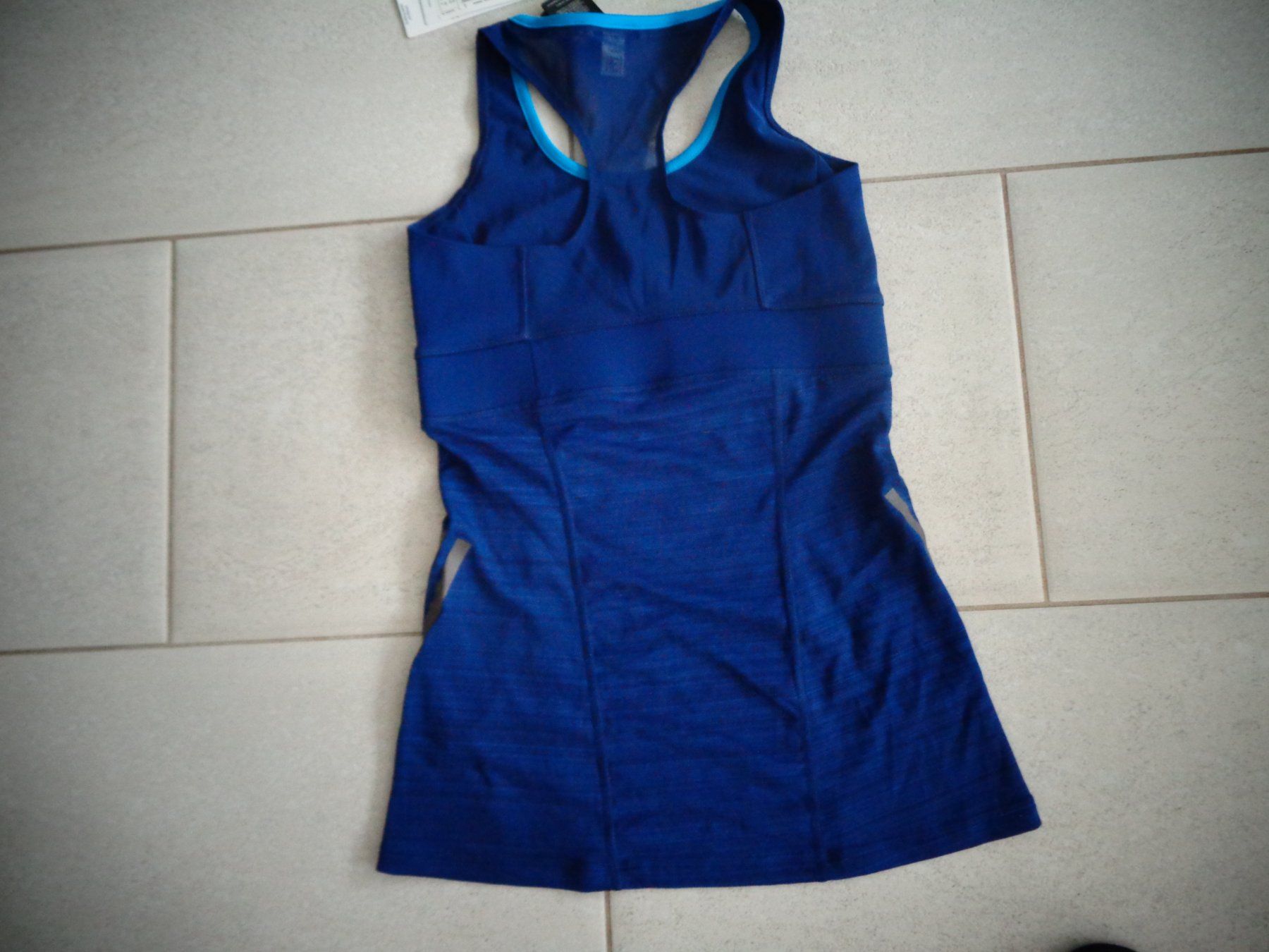 Adidas Top: ADIDAS  TOP  GR.XS NEU – Nuovo (secondo la descrizione) da Rotkreuz venduto da Samballi 2