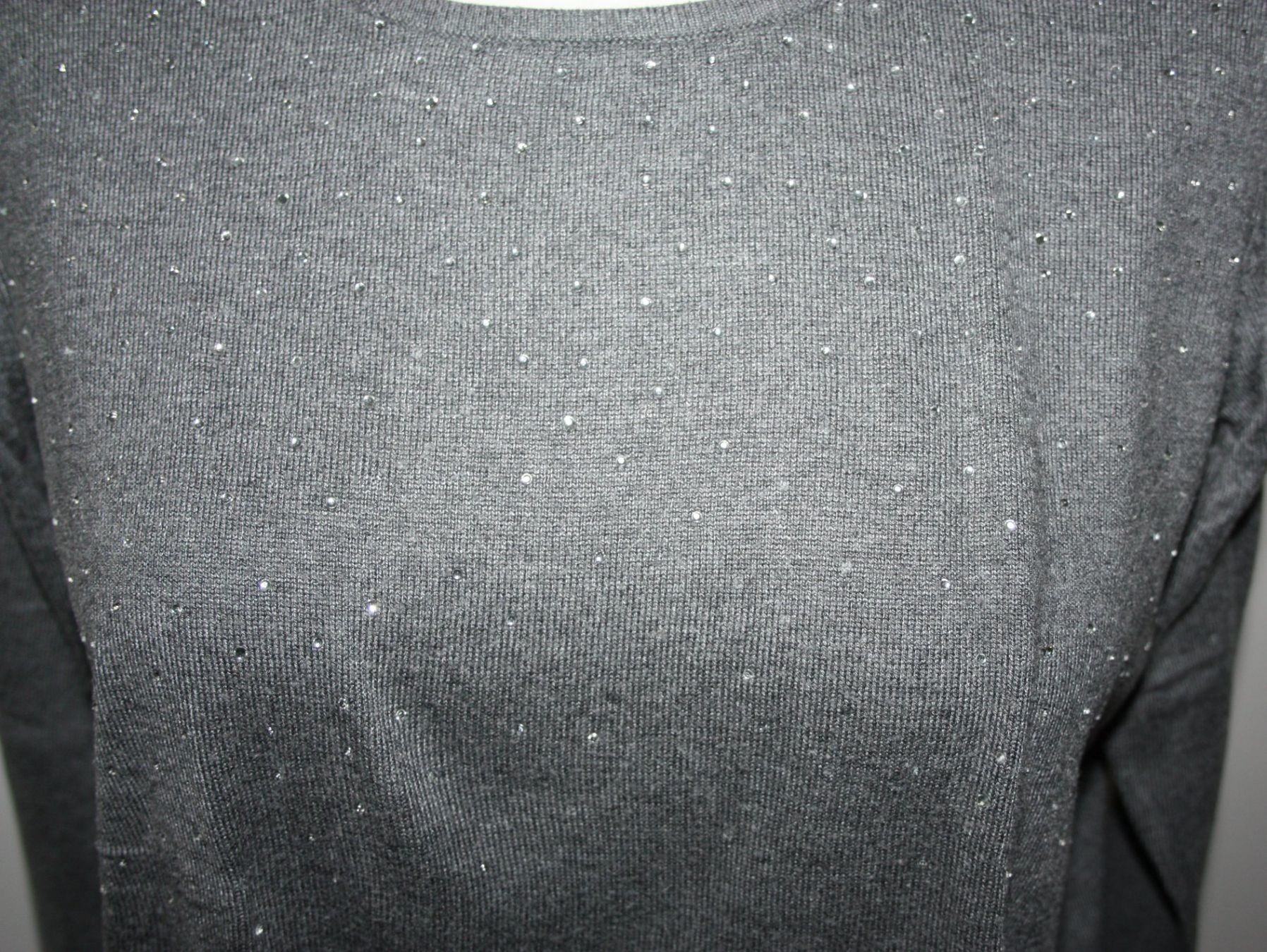Maglioni & Felpe: Pullover Furlano grau mit Strass Gr. 44/46 – Difettoso da Flüelen venduto da Diversicum-Textil 3