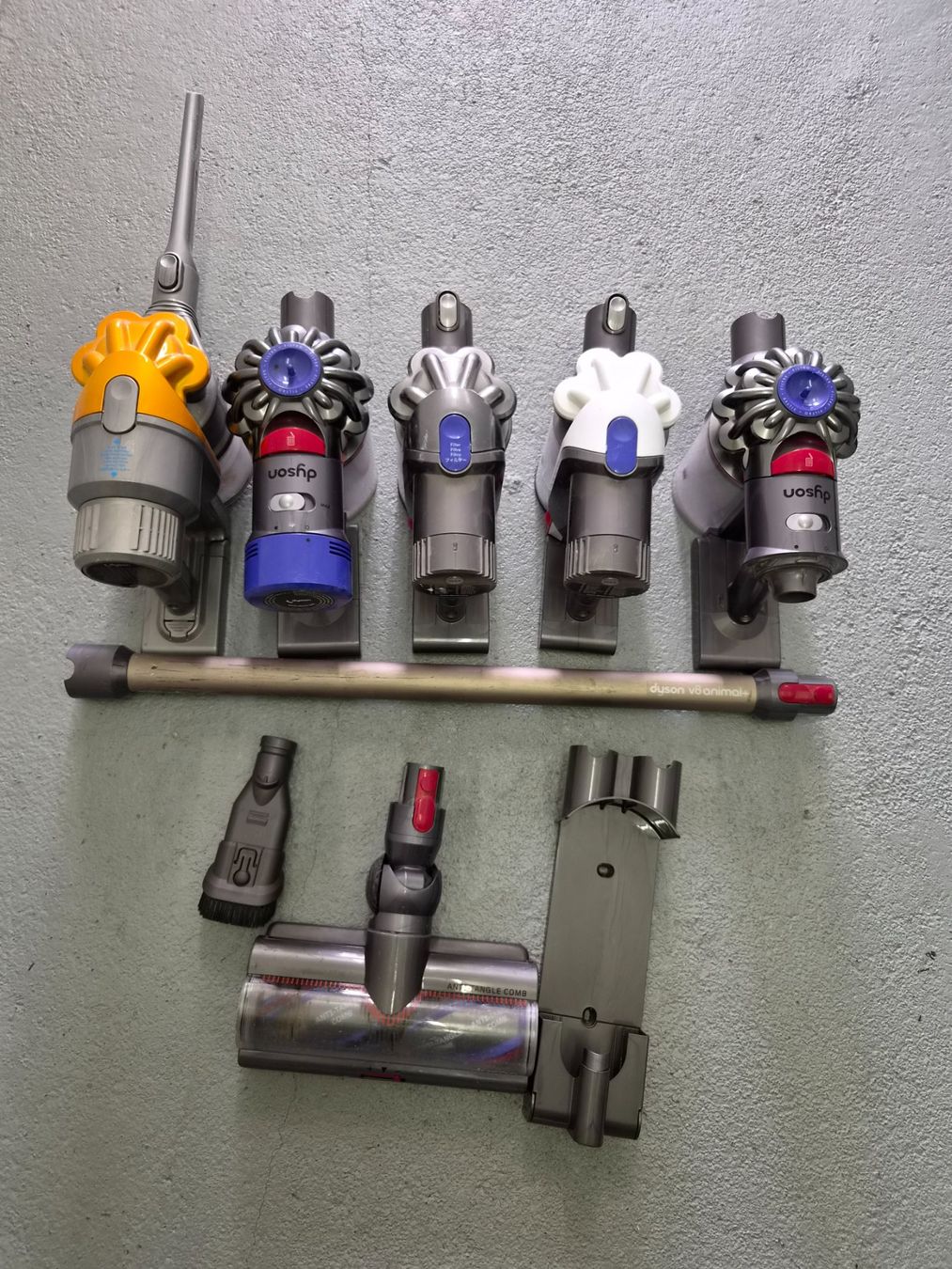 Dyson Staubsauger & Zubehör: Dyson diverse Modele – Gebraucht aus Domat Ems von tchnesa