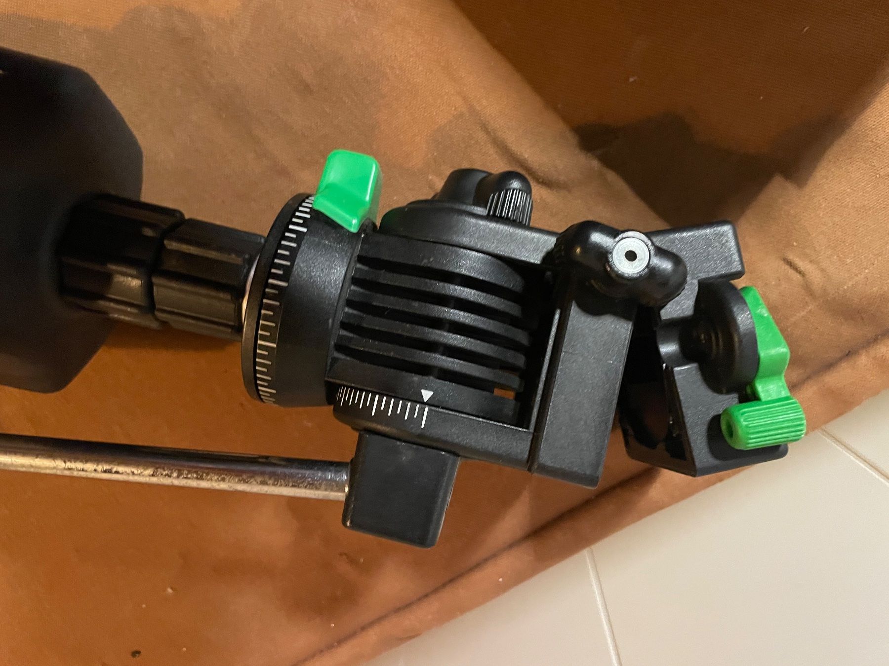 Treppiedi & Teste: Cullmann Carbon Fiber 2503 Stativ Kamerastativ Höhe max 250 – Usato da Embrach venduto da xenovolcano 6