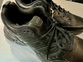 Adidas Sneaker schwarz, Grösse UK10.5 EU45, fabrikneu