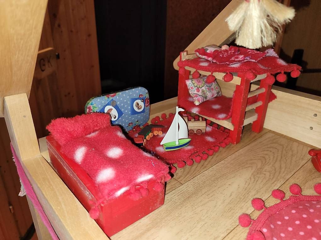 Maisons & Meubles de poupées: Grosses Puppenhaus möbliert  – D'occasion à Ennetbaden par gav_x67b 4