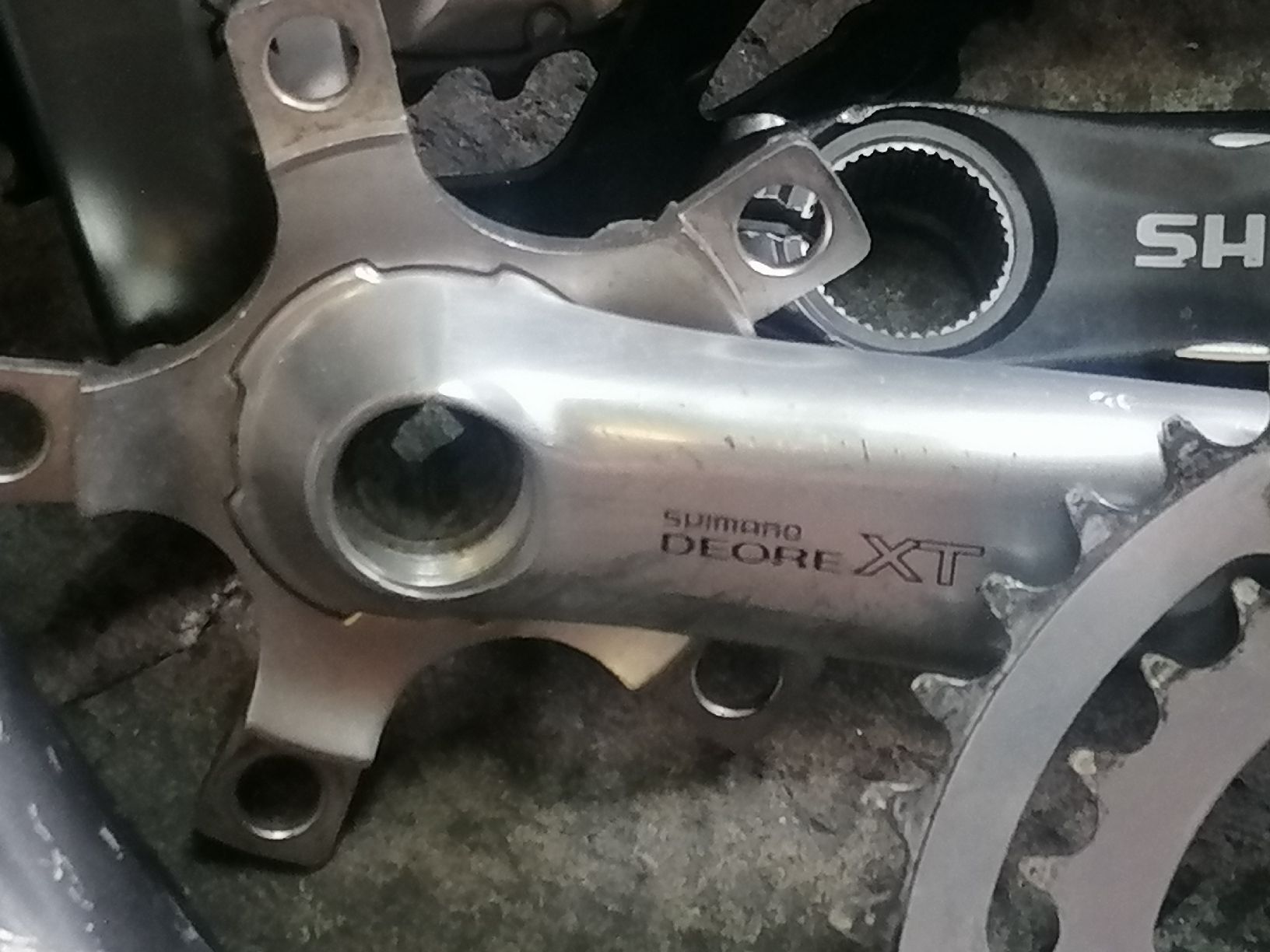 Shimano Ersatzteile: Lot de pédalier Shimano  – Gebraucht aus Lausanne von Frankenstein 6