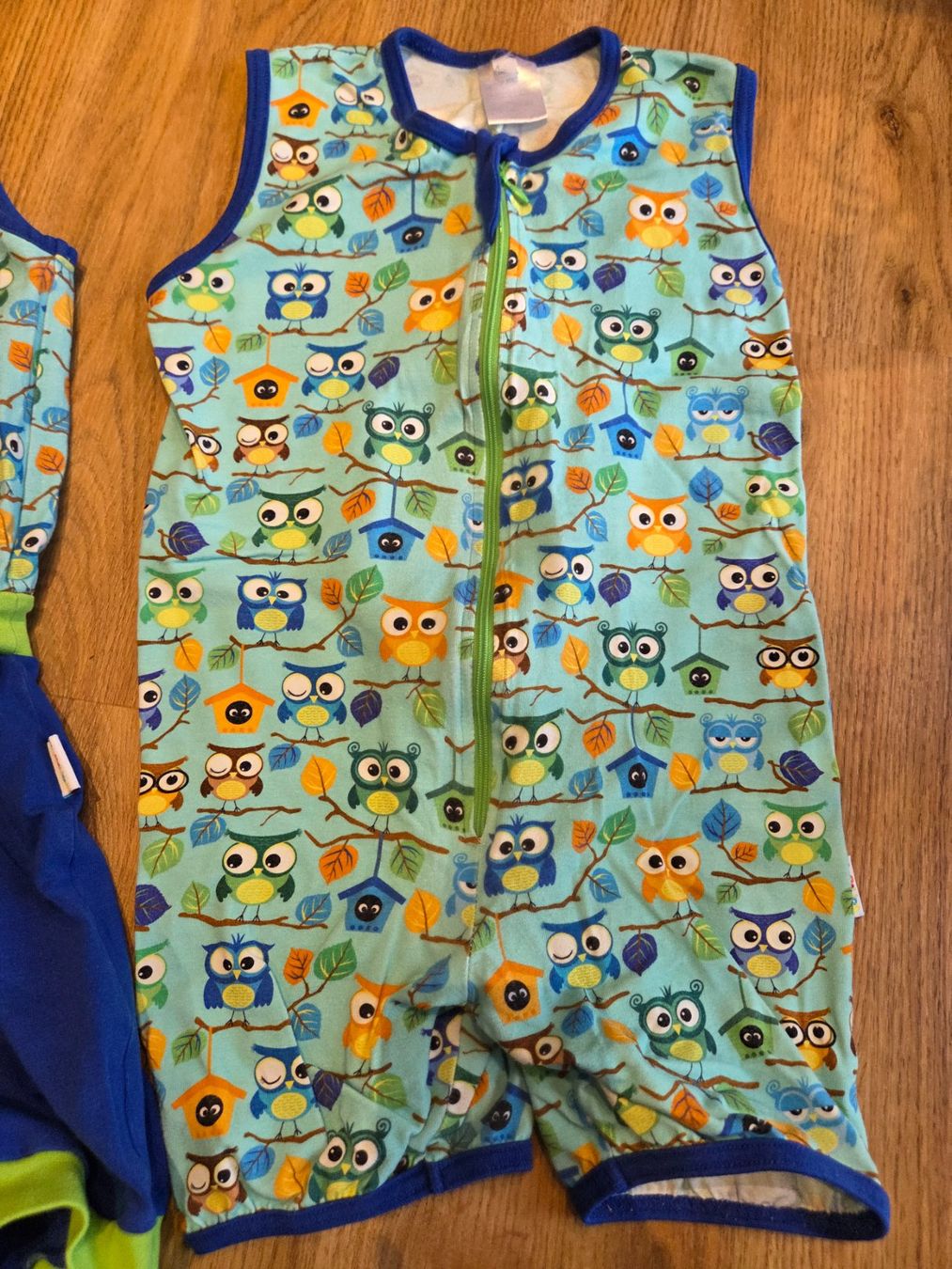 Tute: Babauba 2 kurze Jumpsuites mit Eulen, Gr. 122 – Usato da Heinrichswil venduto da frankie19860 2