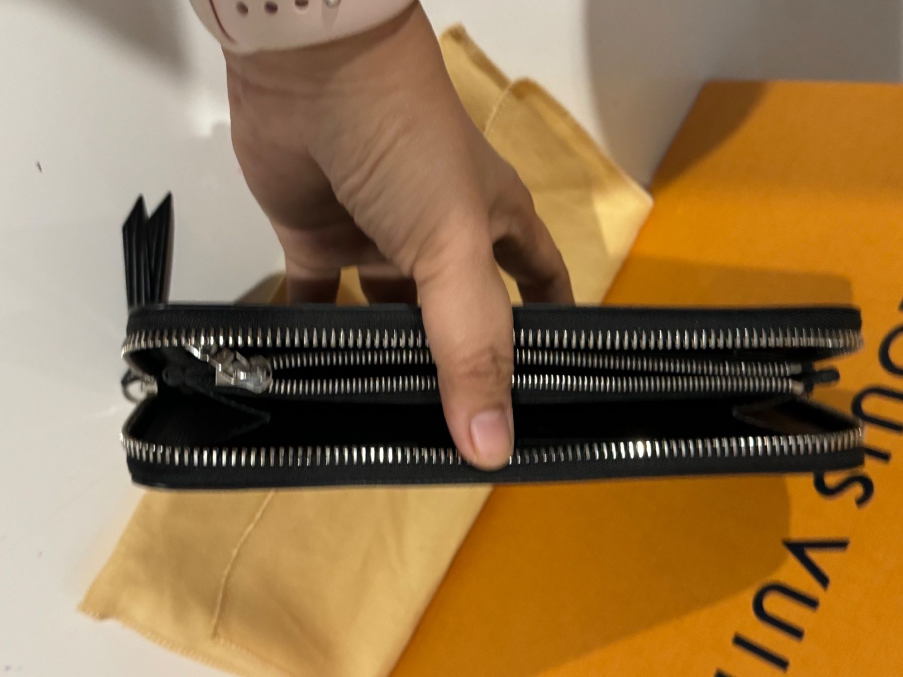 Portamonete: LOUIS VUITTON POTEFEUILLE EPI NOIR – Usato da Les Geneveys-sur-Coffrane venduto da LVMM 1