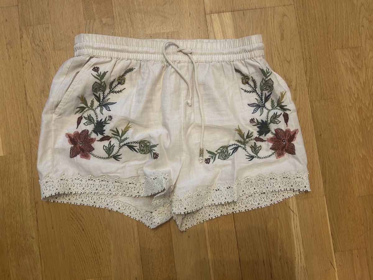 Zara Pantaloni: Zara Shorts gr m – Usato da Allschwil venduto da selake990673